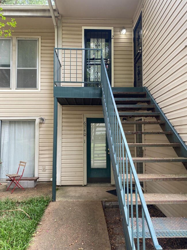 6740 Quail Hollow Ct, Memphis, TN 38120