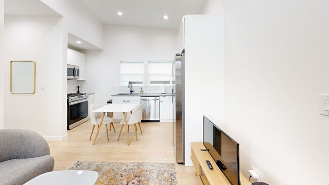 400 E 30th St unit 200, Austin, TX 78705 - photo 2