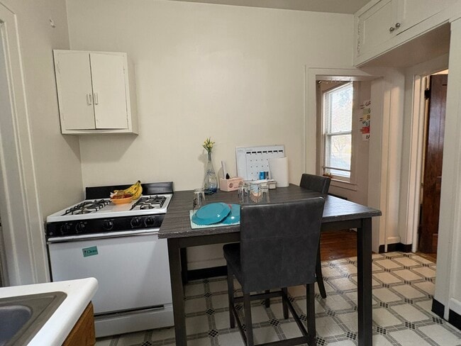 308 N Dubuque St, Iowa City, IA 52245 - photo 6