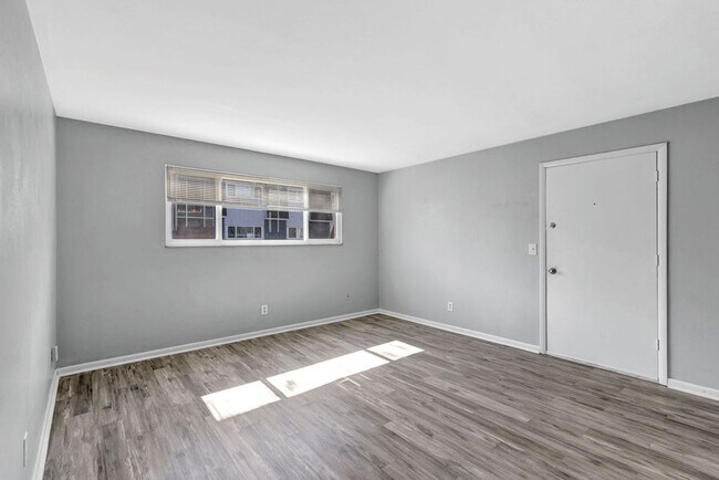 The Flats at Sycamore Creek at Miamisburg, OH - Newly Renovated 2 Bedroom Apartments!, Miamisburg, OH 45342 - photo 6