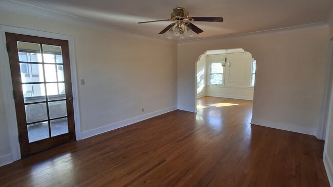 417 E Meyer Blvd unit 417 Upstairs apartme, Kansas City, MO 64131 - photo 3