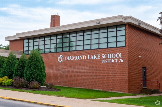 Welcome to Diamond Lake Elementary School in Mundelein, IL.
