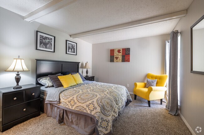 Suson Pines, Saint Louis, MO 63128 - photo 5