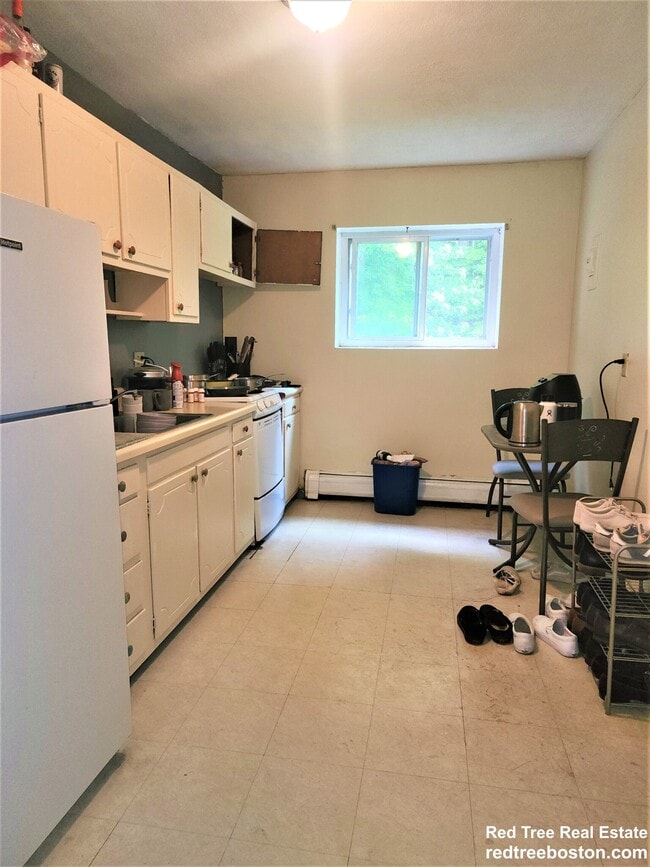 35 Westgate Rd unit 3, Chestnut Hill, MA 02467 - photo 2