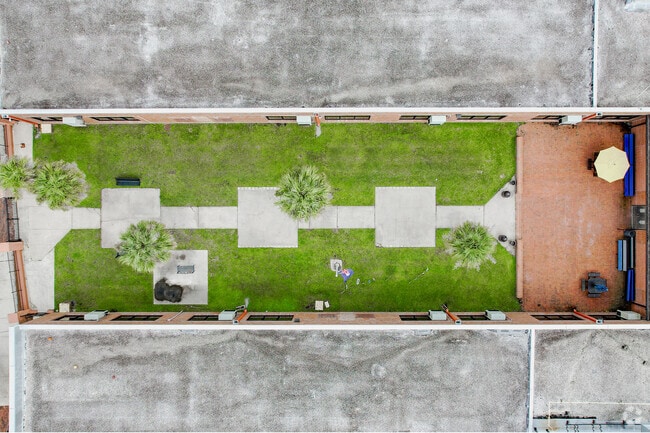 Simmons Pinckney Middle in Charleston has a great outdoor courtyard for students to enjoy.