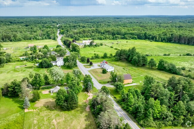 Salmon Falls' barns and farm land underscore the area’s rural ambiance.