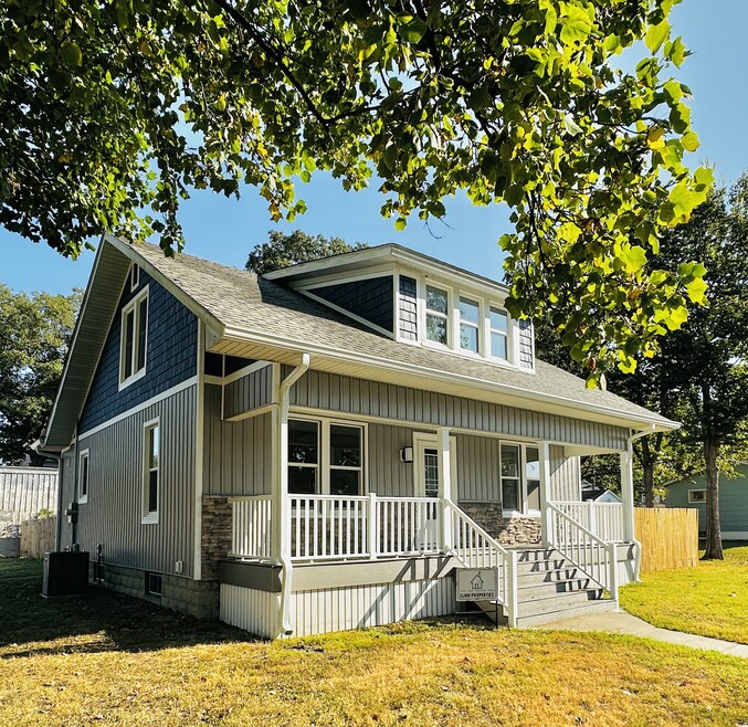 25 W Kentucky St, Trenton, IL 62293 - photo 1