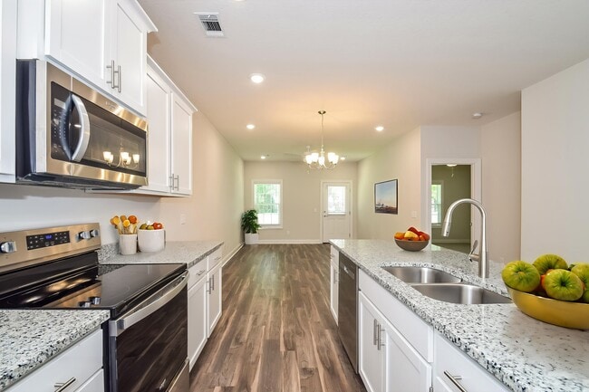 2014 Silo St, Brunswick, GA 31525 - photo 2