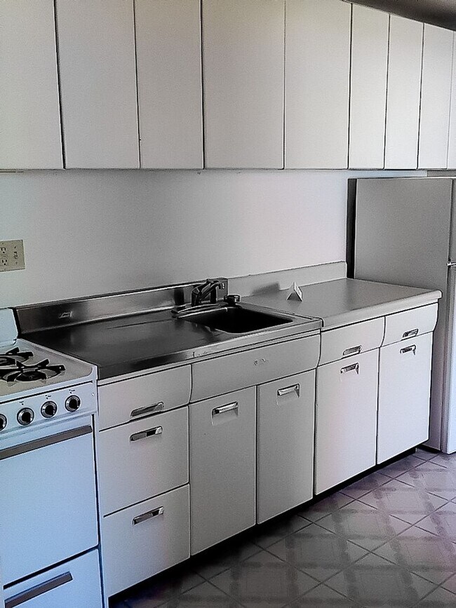 Clark Street Apartments by Royse + Brinkmeyer, Champaign, IL 61820 - photo 2