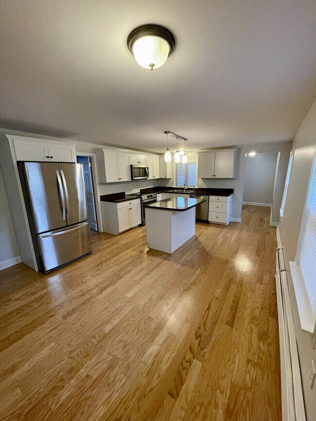 104 Elm St unit 104 Elm St. Unit A, Amesbury, MA 01913 - photo 2