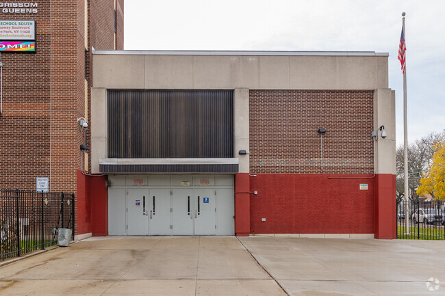 Hawtree Creek Middle School has a student-teacher ratio of 12 to 1.