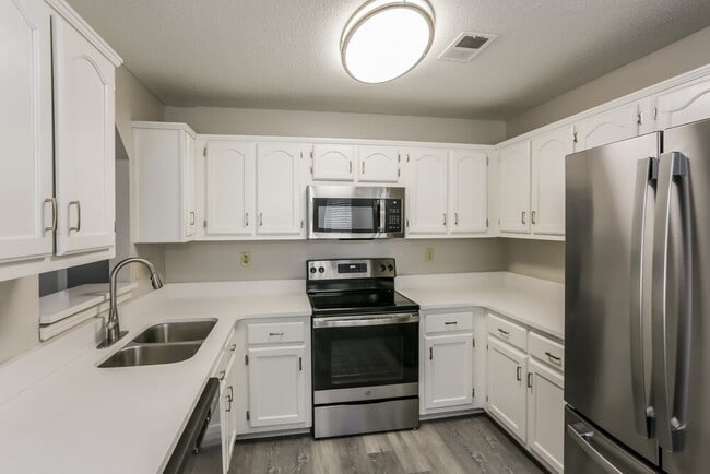 2944 Connor Reed Dr, Horn Lake, MS 38637 - photo 7