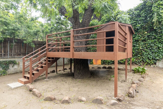 5326 Leghorn Ave, Sherman Oaks, CA 91401 - photo 3