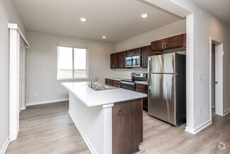 655 S 88th St, West Des Moines, IA 50266