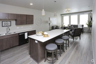 719 7th St N, Fargo, ND 58102