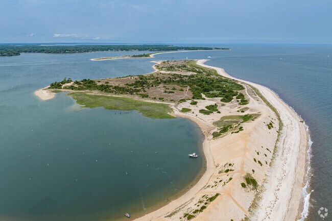 The Cove in Port Jefferson is a great spot to dock the boat for the afternoon.