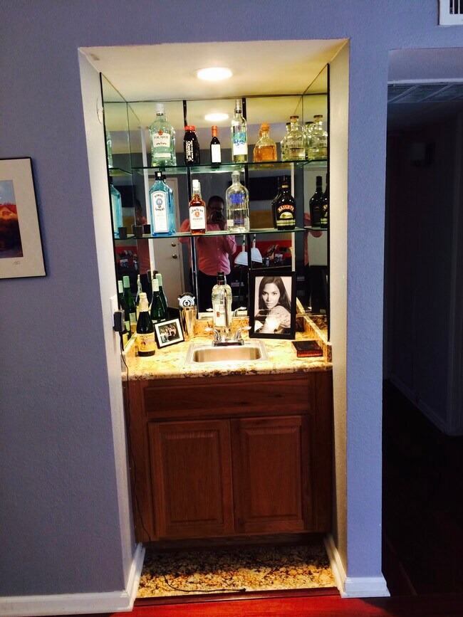 Mix drinks for your friends at the full wet bar (alcohol not included, unless you ask!)