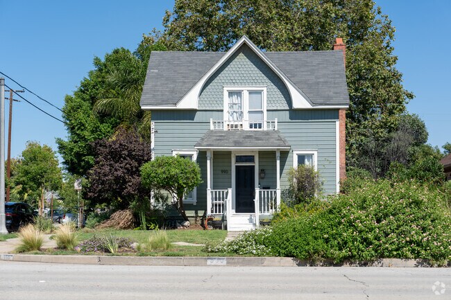 Homes in Lincoln Park range from 900 to 4,000 square feet in Pomona.