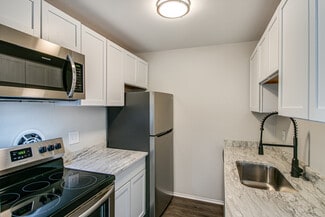 4312-4316 W 13 Mile Rd, Royal Oak, MI 48073