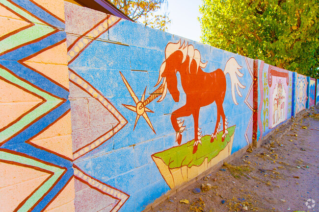 Murals adorn the streets around Bernalillo/Algodones.