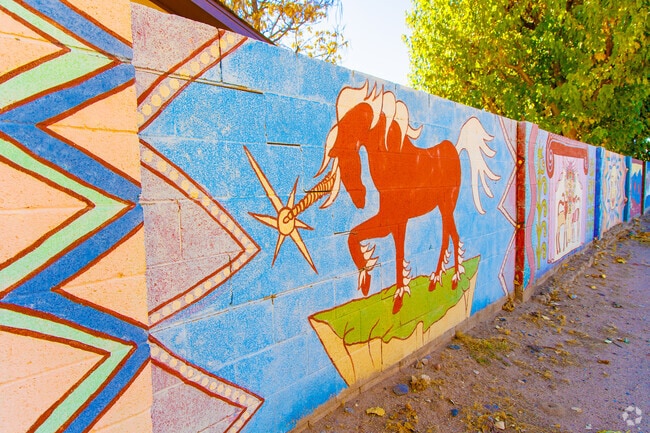 Murals adorn the streets around Bernalillo/Algodones.