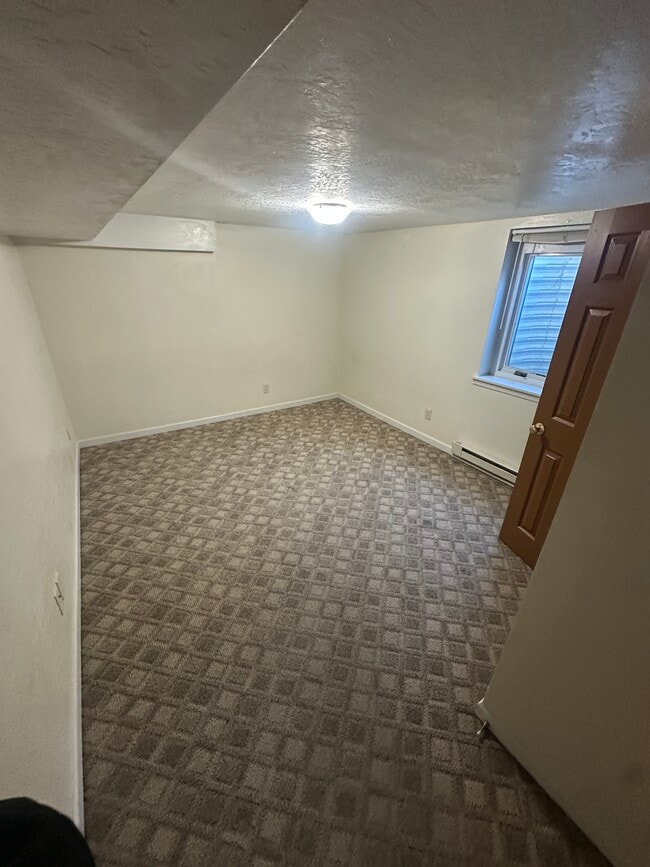 1131 Miles Ave unit 1131 1/2 Miles, Billings, MT 59102 - photo 4