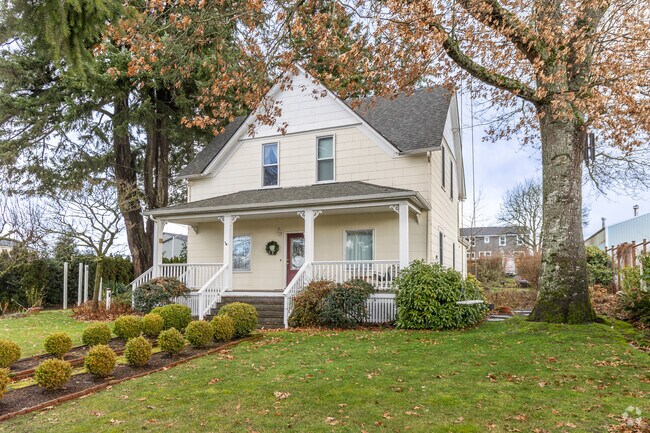 Sandy River contains many historic farmhouse.