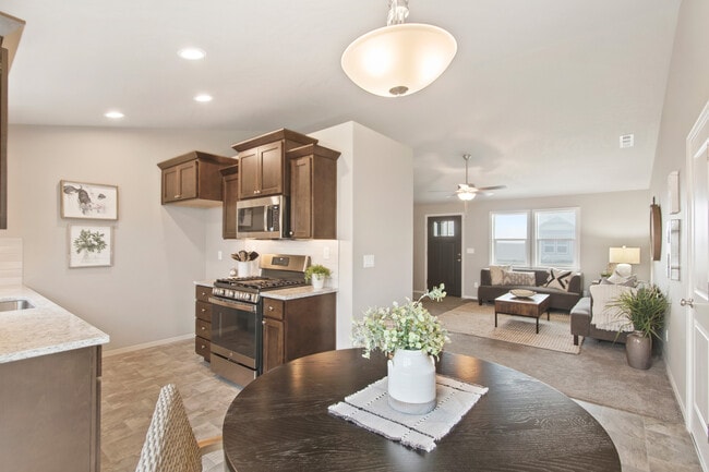 124 Blantons Lp, Grandview, WA 98930 - photo 6