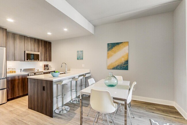 218 W Division St unit 512, Chicago, IL 60610 - photo 3