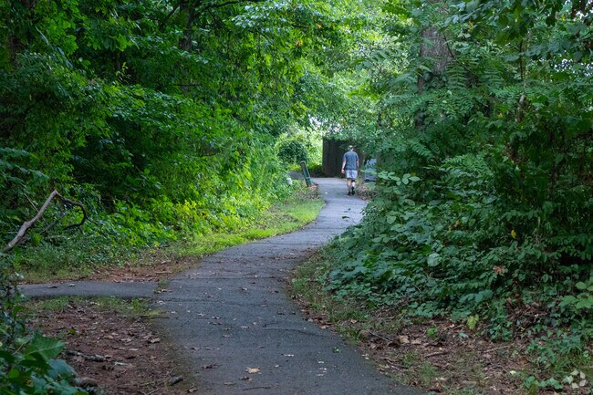 Walk along Sugarland Run’s unique paved trails, winding behind and between its beautiful homes.