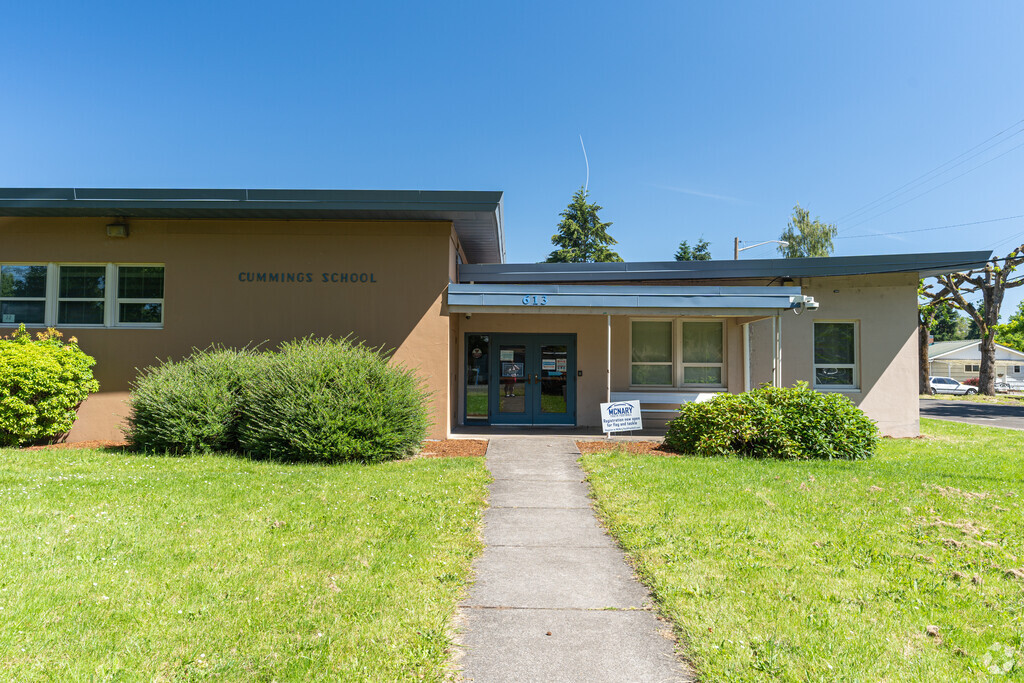 Entrance to Cummings Elementary School located in Keizer, OR.