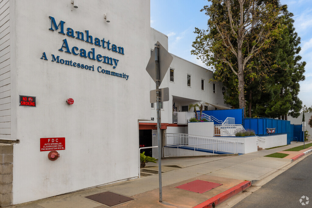 An entrance to the Manhattan Academy in Manhattan Beach.