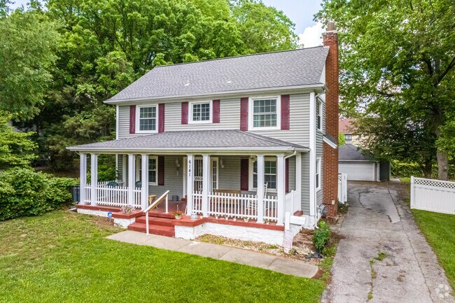 Large 2 story homes with detached garages can be found in the Citadel Center neighborhood.