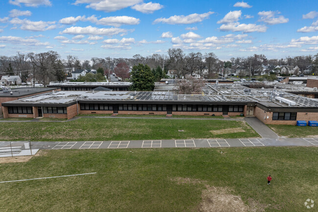 Deane Porter School serves the Rumson community.