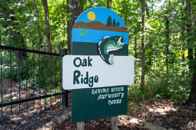 Oak Ridge Park sits nearby to Hunter-Lula offering a retreat into pine woods and calm waters.