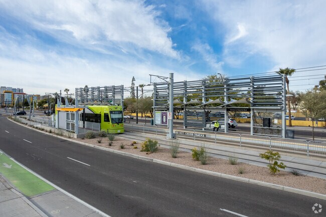 Alameda's Light Rail enhances urban mobility, connecting neighborhoods efficiently.