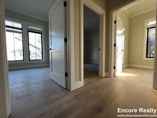 201 Everett St unit 4, Boston, MA 02128 - photo 7