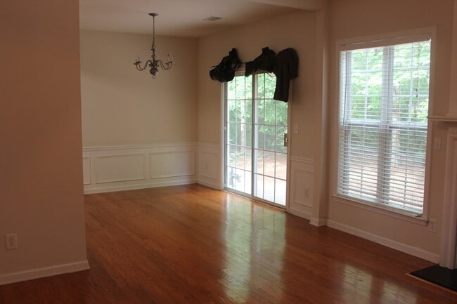 1404 Bellsmith Dr, Roswell, GA 30076 - photo 7