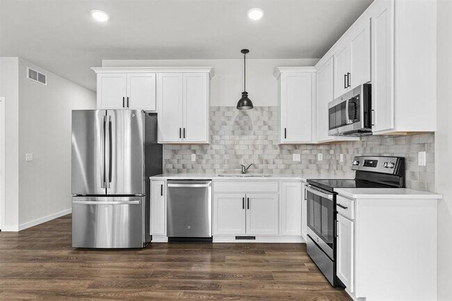 1459 Harrison St, Neenah, WI 54956 - photo 2