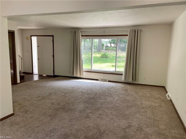 4435 Ridgedale Dr, Akron, OH 44319 - photo 2