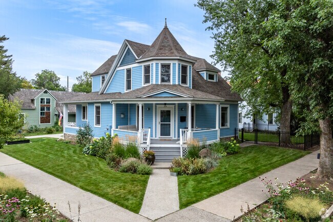 You can find many beautiful Queen Anne style homes in Cooper Park.