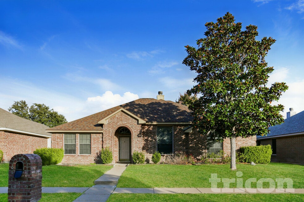 110 Forest Park Ln, Red Oak, TX 75154 - photo 1