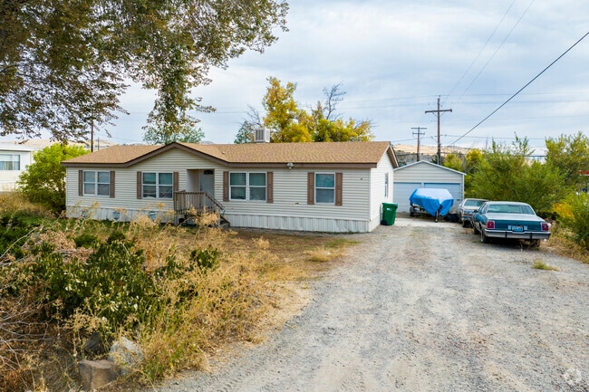 Certain homes in Wildcreek have external garages.