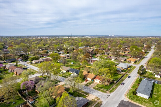 The Mark Twain neighborhood offers a great combination of convenience and outdoor amenities.