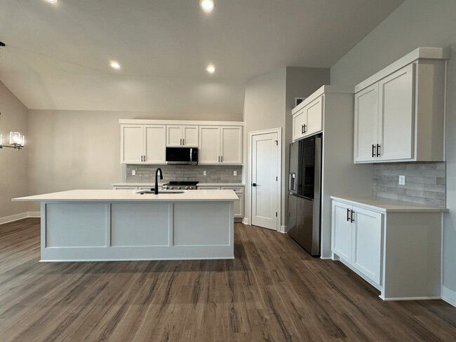 1407 SW Winthrop Dr, Lee's Summit, MO 64081 - photo 4