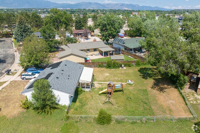 Houses with large fenced-in backyards in the Knob Hill neighborhood.