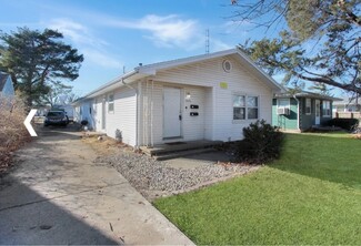 1622 12th St Unit 1, Charleston, IL 61920