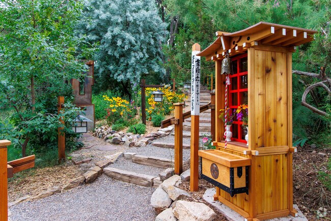 Ten Thousand Waves is a Japanese Spa that has lodging and a restaurant near Sierra Del Norte.