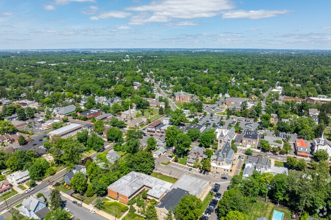 Moorestown-Lenola is located just 15 miles from downtown Philadelphia.