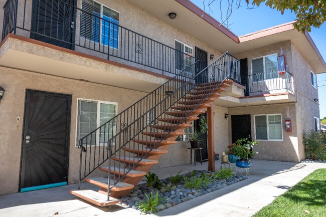 239 G St unit B, Chula Vista, CA 91910 - photo 2